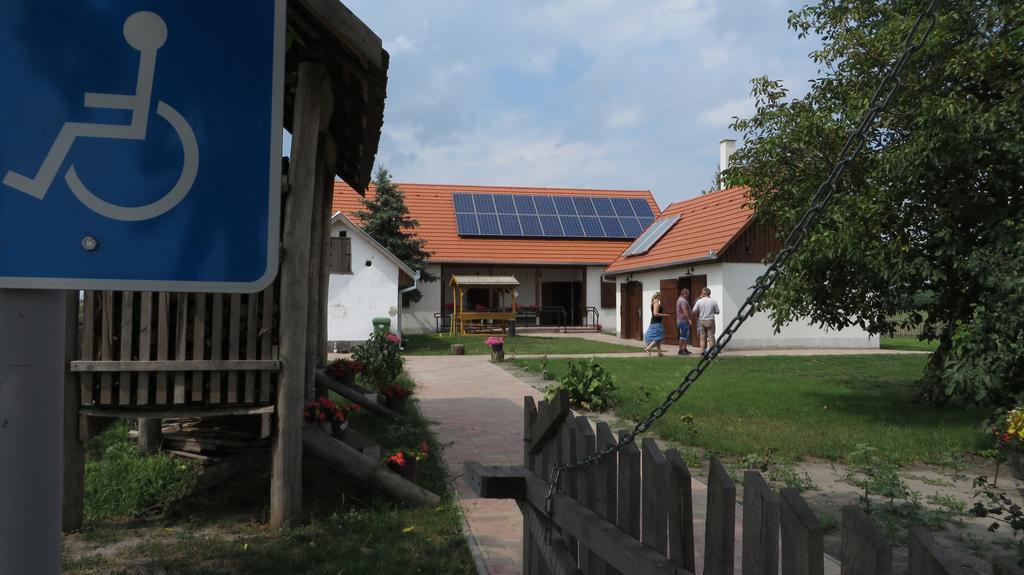 Eszter-Haz Vendeghaz Kerekegyhaza Hotel Exterior foto