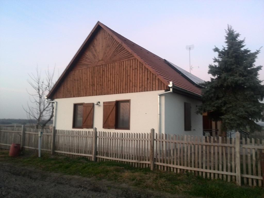 Eszter-Haz Vendeghaz Kerekegyhaza Hotel Exterior foto
